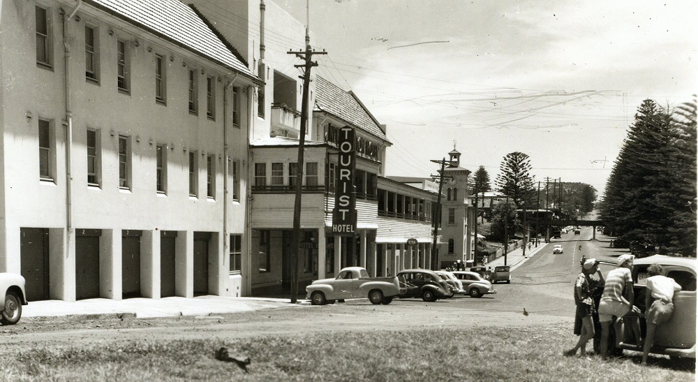 'New' Brighton Hotel Kiama Library