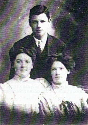 George with sisters Margaret and Lillian