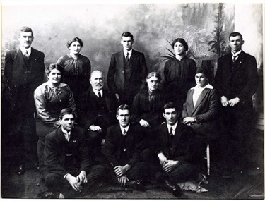 Sharpe Family (Wallace is back row centre).