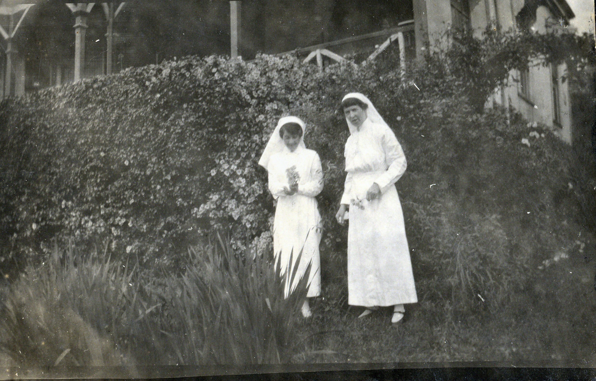 Kiama Hospital Nurses at Cottage Hospital 1919.jpg