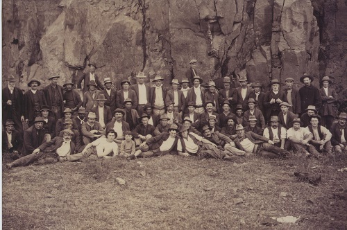 Quarry workers c.1900.jpg