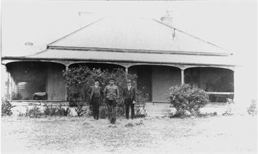 'Happy Villa' ('Kendall-House'), 1915, George Boniface about to leave for service